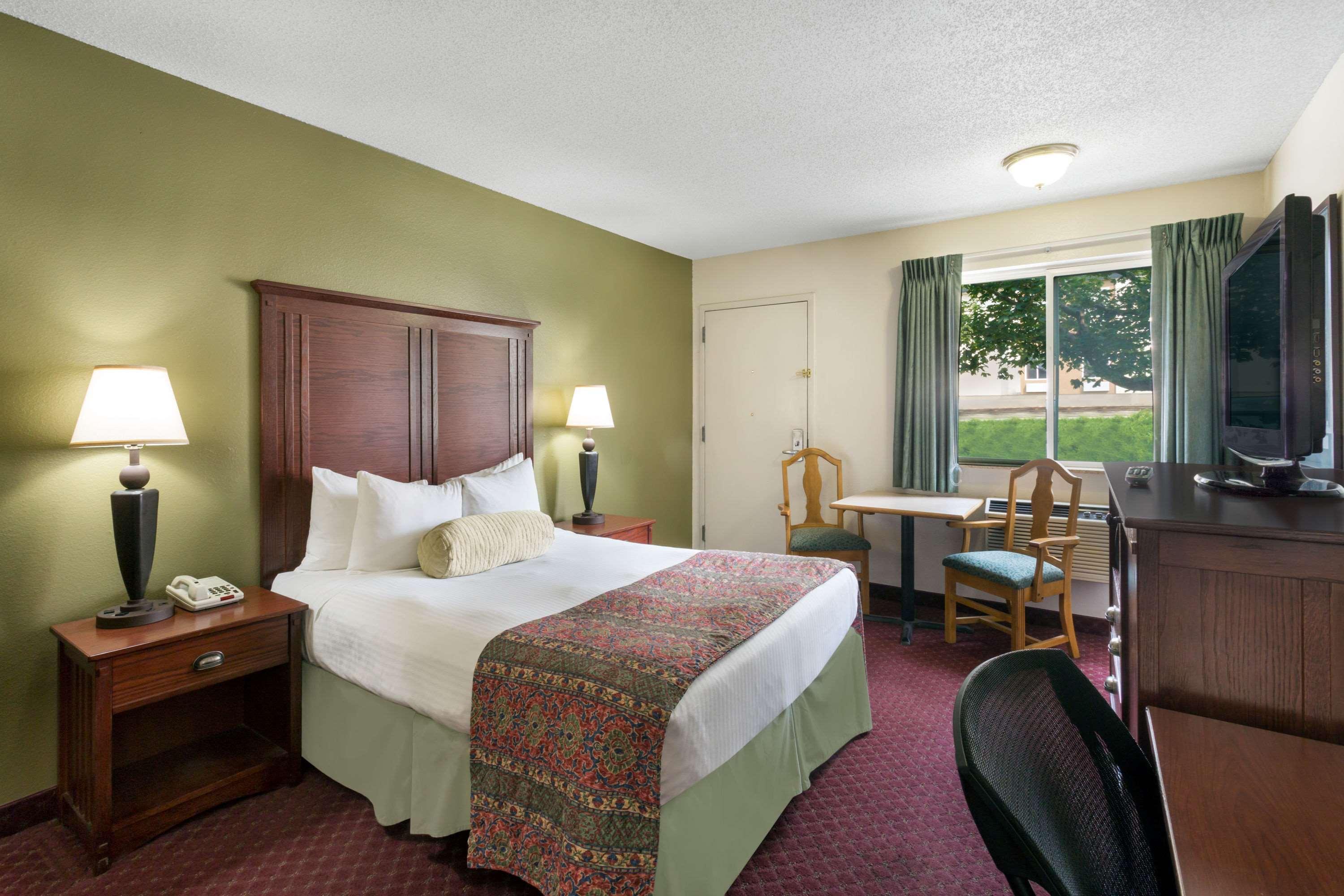 Baymont By Wyndham Bozeman Motel Exterior photo