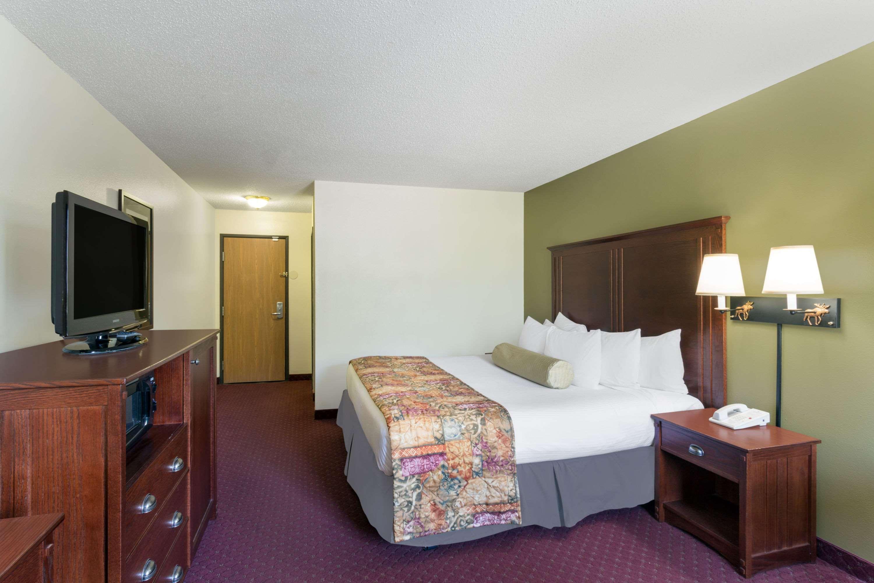 Baymont By Wyndham Bozeman Motel Exterior photo