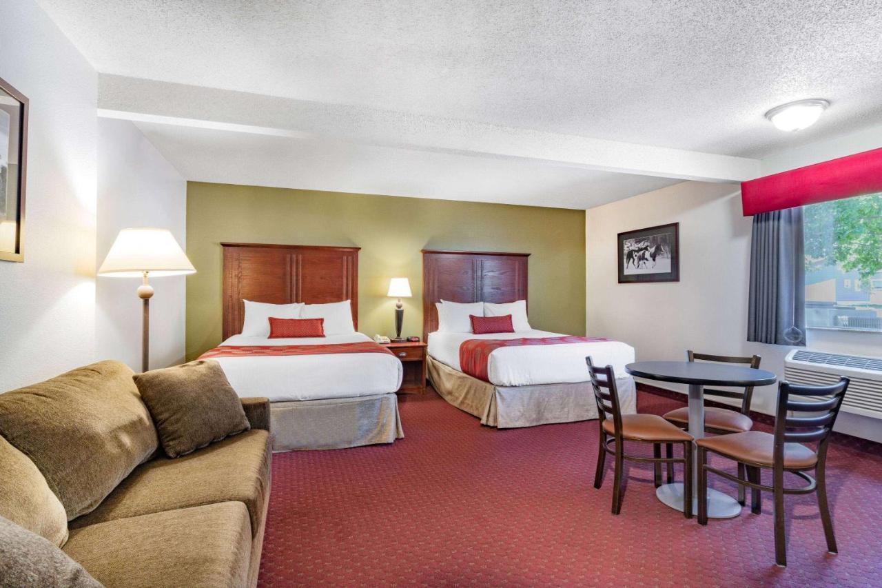 Baymont By Wyndham Bozeman Motel Exterior photo