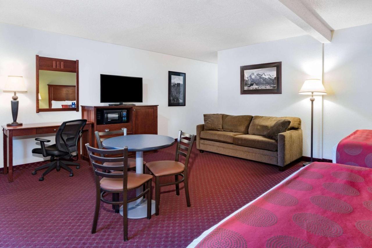 Baymont By Wyndham Bozeman Motel Exterior photo