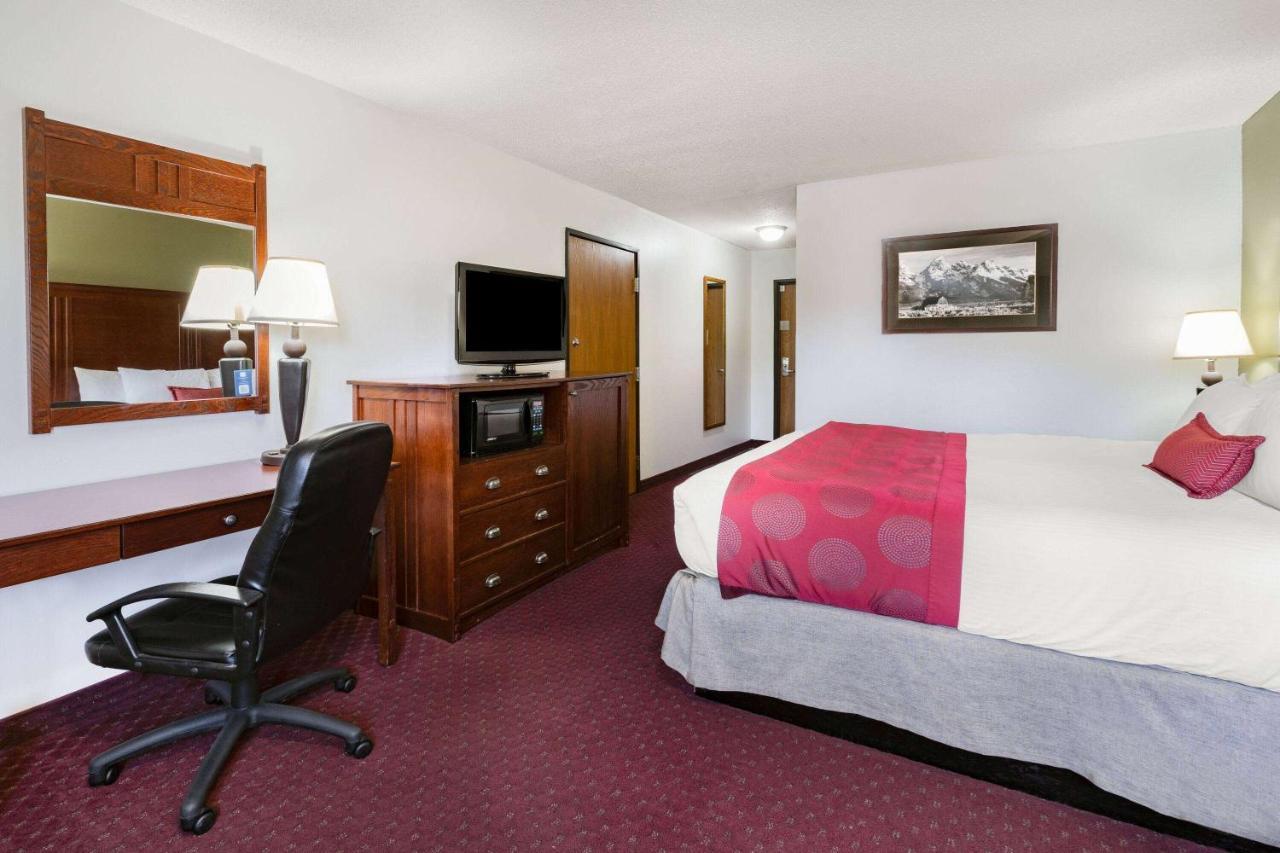 Baymont By Wyndham Bozeman Motel Exterior photo